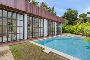 Mediterranean 2BR Villa Ellure Ember with Pool & Lush Garden