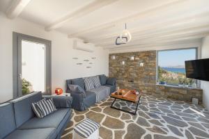 Walk to Naousa - 5BR House - Amazing View - Vireya