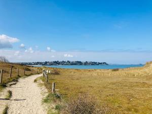Maisons de vacances Longere 12 couchages Ploubalay : photos des chambres