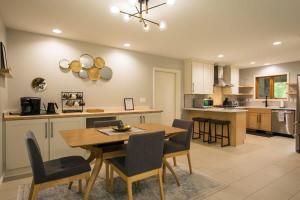 Mountain View 3BR with Sunroom, Close to Ski and Trails