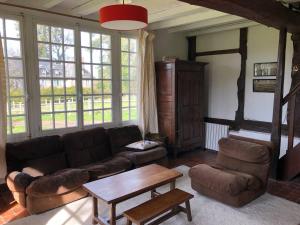 Chaumière normande, les pommiers proches de la mer