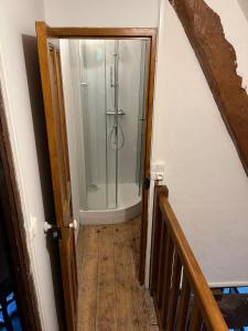 Chaumière normande, les pommiers proches de la mer