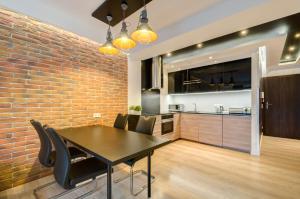 Apartments By the River in Gdańsk with POOL, SAUNA & GYM by Noclegi Renters