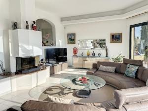Villa dexception avec Piscine et Jardin