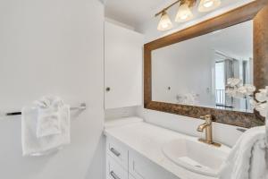 Tower 2 Suite 1208 -QQE condo