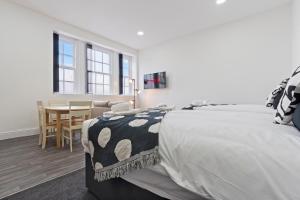 Cosy, Studio in Dudley with Netflix and Parking