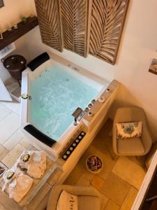 Deluxe Suite with Spa Bath room in B&B Casa Fiore