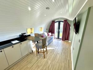 Hazel Hobbit Pod at Cowbridge Cabins