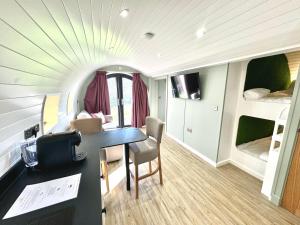 Hazel Hobbit Pod at Cowbridge Cabins
