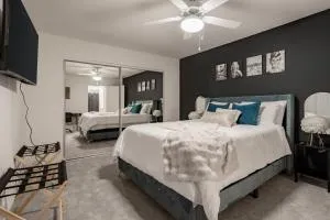 Style, Peace, Comfort in N Hollywood Next to Burbank Free Parking and Wifi - Glendale