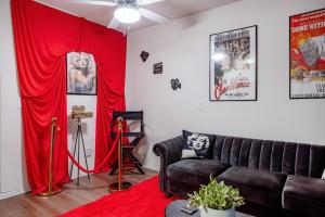Style, Peace, Comfort in N Hollywood Next to Burbank Free Indoor Parking and Wifi