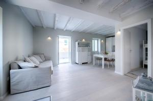 Zoias Kut House