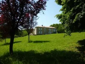 Maison familiale avec piscine - La Réorthe
