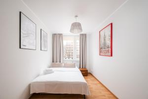 Metro Wierzbno Homely Apartment by BookingHost