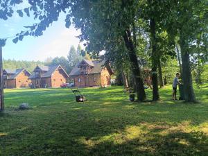 Domek nad stawem