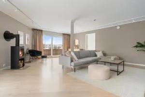 Luxury apartment l Perfect for large groups l Central quiet and FREE garage - Elvemo