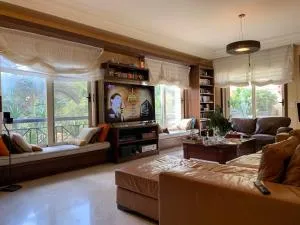 Luxury villa with swimming pool and garden - Sheikh Zayed