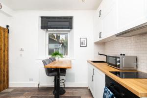 1 Bedroom Apartment-Free Parking