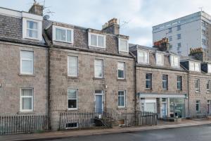 1 Bedroom Apartment-Free Parking