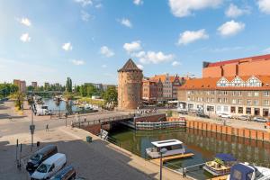 Dom & House Apartments By the River in Gdańsk with Pool, Sauna and Gym
