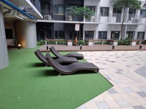 MOA staycation Shore 1&3 Residences with balcony by darpm