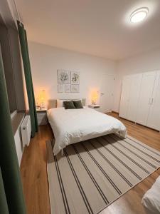 Cozy Private Room with Terrace & Workspace