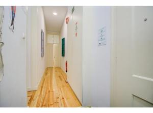 HOUZE_Central Studio near LX Factory and the river