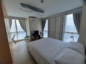 Bonifacio global city one uptown residence-2 Bedroom