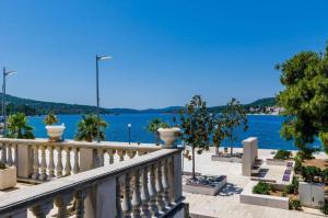 Top Location Three Bedroom Apartment