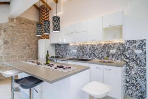 Top Location Three Bedroom Apartment