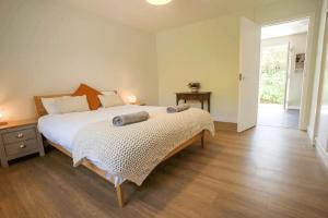 Carew in the heart of Bantham with panoramic sea views