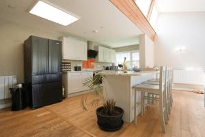 Carew in the heart of Bantham with panoramic sea views