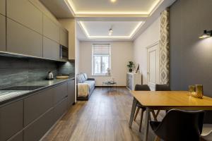 Royal apartment on Kovzhyna 6