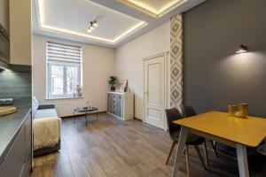 Royal apartment on Kovzhyna 6