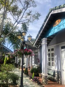 Nhà Nghỉ Sân Vườn Phượng Tím