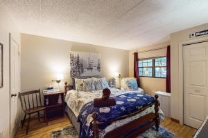 Lakefront Condo with shared Pool, Hot Tub