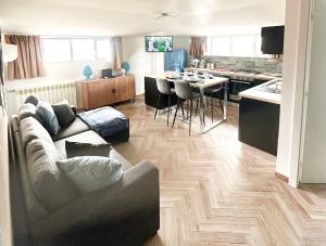 Esmeralda Holiday Home