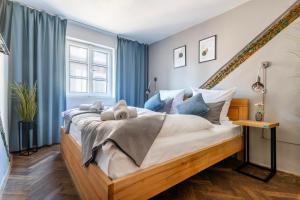 20 seconds to Charles Bridge