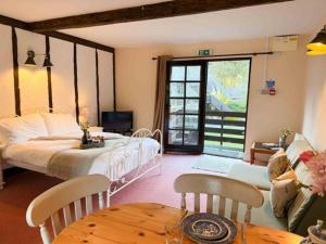 Lake Cottages at Cwm Chwefru