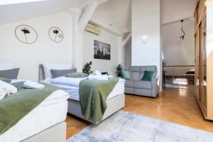 Duplex 165m2 with VIEWS only 30 Seconds to Charles Bridge