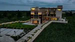 Krishna's courtyard Hotel & Convention - Bārang