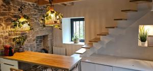 Maisons de vacances Domaine des moulins - La tour et son spa - petit dejeuner en option : photos des chambres