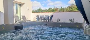 Maison 2 chambres - proche de tout - Jacuzzi privatif - 滨海奥洛讷