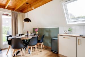 Gekraagde Roodstaart I Bungalow met Fijne Groene Tuin