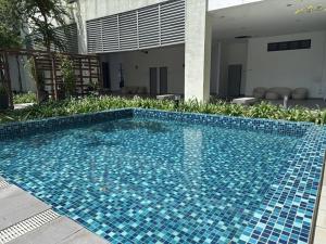 Kepong luxury 3 room 3-11 pax 3 min to desa park