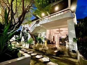 Stylish Apartments - 10 Minutes to Airport & Water Taxi, close to Best Western