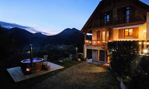 Maisons de vacances La Bigourdane Grand gite confortable & Spa : Maison 4 Chambres