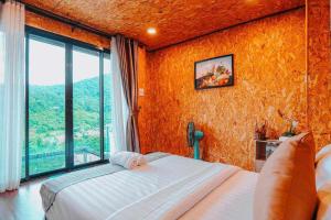 เลสเตอร์ โฮมสเตย์