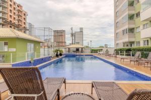 Prédio com piscina a 400m da Praia - LEA