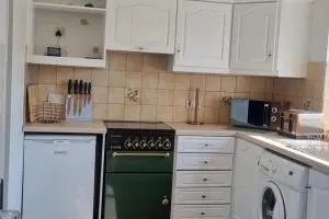 Doncaster-House-Sleeps8-Parking-Garden - Conisbrough